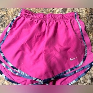 Women's Nike shorts- size small- cute color